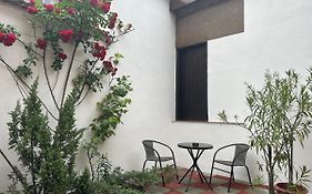 Fun House - Spacious Apartment Near Old Town