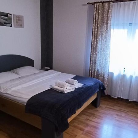 Fun House - Spacious Apartment Near Old Town Braşov Exterior foto